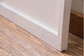 ペイント建具　昭和初期　レトロな印象与える幅狭タイプの板戸1枚(建具)