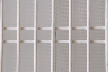 ペイント建具　昭和初期　レトロな印象与える幅狭タイプの板戸1枚(建具)