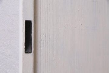 ペイント建具　昭和初期　レトロな印象与える幅狭タイプの板戸1枚(建具)