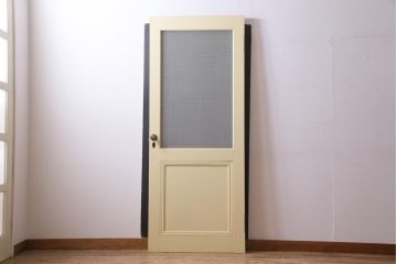 ペイント建具　明るい印象を与えるレトロなプレスガラス入りのドア(扉)