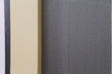 ペイント建具　明るい印象を与えるレトロなプレスガラス入りのドア(扉)