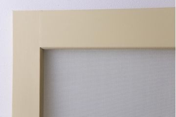 ペイント建具　明るい印象を与えるレトロなプレスガラス入りのドア(扉)