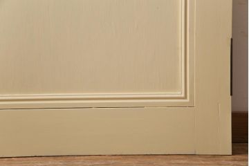 ペイント建具　明るい印象を与えるレトロなプレスガラス入りのドア(扉)