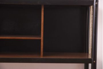 ヴィンテージ家具　イギリスビンテージ　G-PLAN(ジープラン)　Tola&Black　シャープなシルエットが格好良いサイドボード(収納棚)