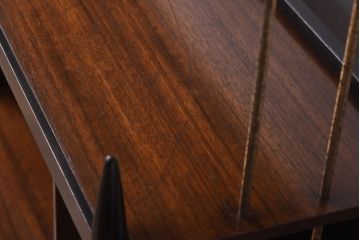 ヴィンテージ家具　イギリスビンテージ　G-PLAN(ジープラン)　Tola&Black　シャープなシルエットが格好良いサイドボード(収納棚)