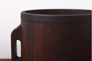 アンティーク雑貨　和製アンティーク　取っ手付きの形が魅力的な一斗升(一斗枡、マス)(1)