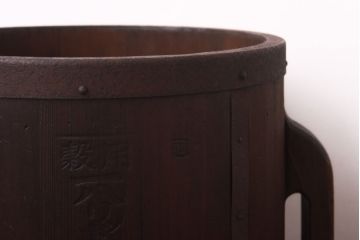 アンティーク雑貨　和製アンティーク　取っ手付きの形が魅力的な一斗升(一斗枡、マス)(2)