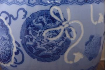 アンティーク雑貨　和製アンティーク　鳳凰の図　紫陽花や蝶結びが可愛らしい瀬戸火鉢(手あぶり)