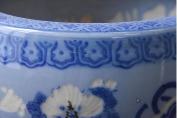 アンティーク雑貨　和製アンティーク　鳳凰の図　紫陽花や蝶結びが可愛らしい瀬戸火鉢(手あぶり)