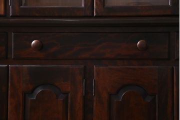 中古　松本民芸家具　レアもの!大きめの取っ手が印象的なF型食器棚(カップボード、飾り棚、収納棚)(定価約100万円)