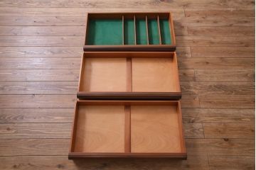 ヴィンテージ家具　北欧ビンテージ　チーク材　A.Younger Ltd.　木の温かみが感じられるようなサイドボード(リビングボード、テレビボード)