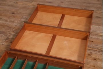 ヴィンテージ家具　北欧ビンテージ　チーク材　A.Younger Ltd.　木の温かみが感じられるようなサイドボード(リビングボード、テレビボード)