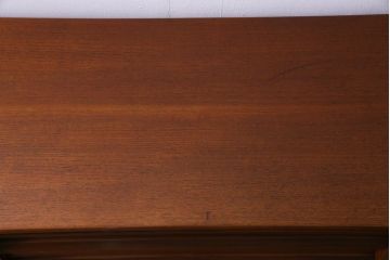 ヴィンテージ家具　北欧ビンテージ　チーク材　A.Younger Ltd.　木の温かみが感じられるようなサイドボード(リビングボード、テレビボード)