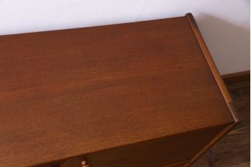 ヴィンテージ家具　北欧ビンテージ　チーク材　A.Younger Ltd.　木の温かみが感じられるようなサイドボード(リビングボード、テレビボード)