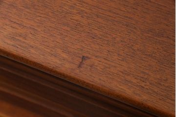 ヴィンテージ家具　北欧ビンテージ　チーク材　A.Younger Ltd.　木の温かみが感じられるようなサイドボード(リビングボード、テレビボード)