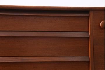 ヴィンテージ家具　北欧ビンテージ　チーク材　A.Younger Ltd.　木の温かみが感じられるようなサイドボード(リビングボード、テレビボード)