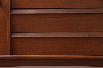 ヴィンテージ家具　北欧ビンテージ　チーク材　A.Younger Ltd.　木の温かみが感じられるようなサイドボード(リビングボード、テレビボード)