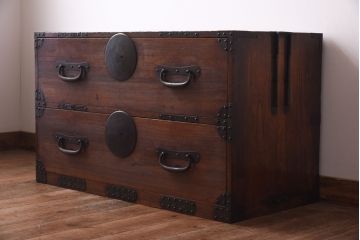 アンティーク家具　和製アンティーク　丸金具　鋲が目を惹く時代箪笥ローボード(テレビボード、ローチェスト)