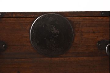 アンティーク家具　和製アンティーク　丸金具　鋲が目を惹く時代箪笥ローボード(テレビボード、ローチェスト)