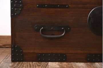 アンティーク家具　和製アンティーク　丸金具　鋲が目を惹く時代箪笥ローボード(テレビボード、ローチェスト)