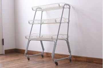 ペイント家具　フレンチ風のカラーが可愛らしいビンテージバスケットワゴン(キャスター付きスチールラック、陳列棚)