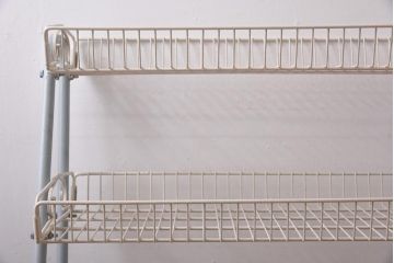 ペイント家具　フレンチ風のカラーが可愛らしいビンテージバスケットワゴン(キャスター付きスチールラック、陳列棚)