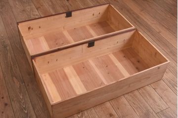 アンティーク家具　和製アンティーク　松の金具が趣深いリメイク箪笥ローボード(ローチェスト)