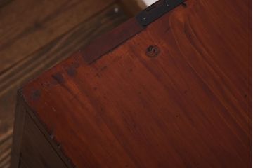 アンティーク家具　和製アンティーク　松の金具が趣深いリメイク箪笥ローボード(ローチェスト)