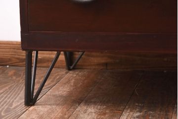 アンティーク家具　和製アンティーク　松の金具が趣深いリメイク箪笥ローボード(ローチェスト)