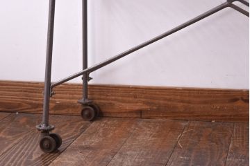 ペイント家具　メンズライクのカラーが魅力のビンテージバスケットワゴン(キャスター付きスチールラック、陳列棚)