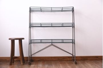 ペイント家具　メンズライクのカラーが魅力のビンテージバスケットワゴン(キャスター付きスチールラック、陳列棚)