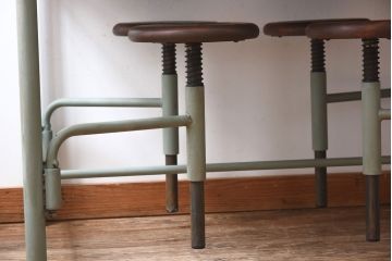 ラフジュ工房オリジナル 格納スツール付き　アンティークペイントが魅力の8人掛けテーブル(ダイニングテーブル、作業台)