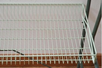 ペイント家具　グリーンペイントが可愛らしいスチールラック(ワゴン、陳列棚)