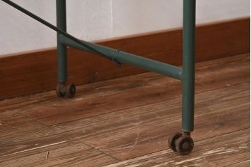 ペイント家具　グリーンペイントが可愛らしいスチールラック(ワゴン、陳列棚)