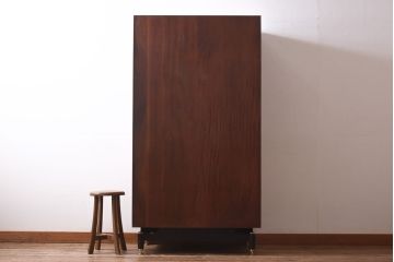 ヴィンテージ家具　北欧ビンテージ　G-PLAN(ジープラン)　BBシリーズ　モダンな佇まいが魅力的なワードローブ(収納棚、キャビネット)