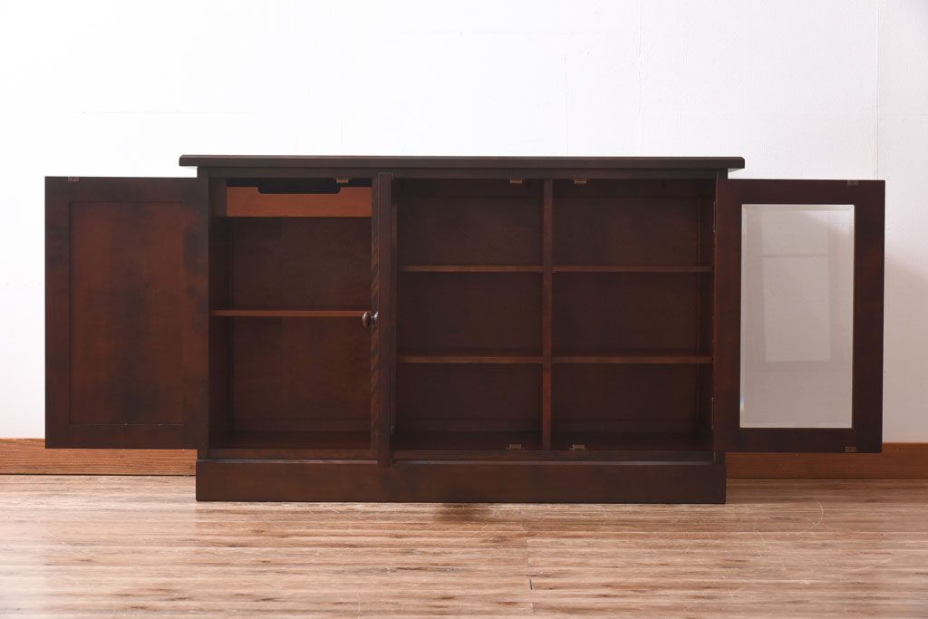 中古　北海道民芸特注品　細かく分かれた収納スペースが便利なキャビネット(ローボート、収納棚)