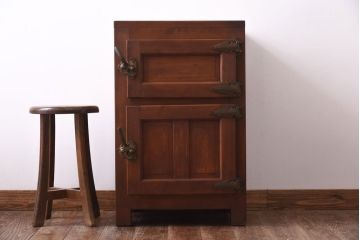 レトロ家具　昭和レトロ　リメイク　収納できる小振りな木製冷蔵庫(収納棚、ディスプレイ)