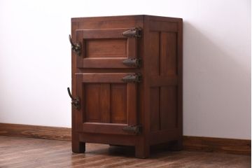 レトロ家具　昭和レトロ　リメイク　収納できる小振りな木製冷蔵庫(収納棚、ディスプレイ)