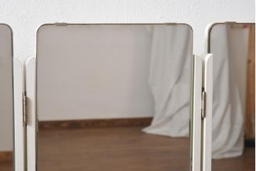 ペイント家具　レトロな佇まいが目を惹くスツール付きドレッサー(鏡台、ミラー)