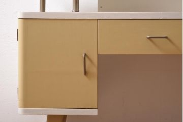 ペイント家具　レトロな佇まいが目を惹くスツール付きドレッサー(鏡台、ミラー)