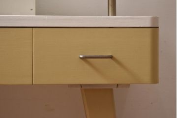 ペイント家具　レトロな佇まいが目を惹くスツール付きドレッサー(鏡台、ミラー)