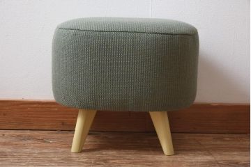 ペイント家具　レトロな佇まいが目を惹くスツール付きドレッサー(鏡台、ミラー)