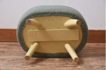 ペイント家具　レトロな佇まいが目を惹くスツール付きドレッサー(鏡台、ミラー)