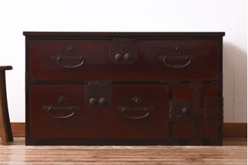 アンティーク家具　和製アンティーク　リメイク　艶やかな漆が目を惹く二本松箪笥ローボード(時代箪笥、ローチェスト)