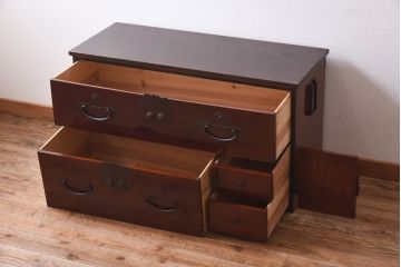 アンティーク家具　和製アンティーク　リメイク　艶やかな漆が目を惹く二本松箪笥ローボード(時代箪笥、ローチェスト)