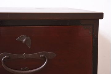 アンティーク家具　和製アンティーク　リメイク　艶やかな漆が目を惹く二本松箪笥ローボード(時代箪笥、ローチェスト)