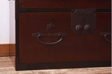 アンティーク家具　和製アンティーク　リメイク　艶やかな漆が目を惹く二本松箪笥ローボード(時代箪笥、ローチェスト)