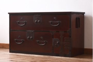アンティーク家具　和製アンティーク　リメイク　艶やかな漆が目を惹く二本松箪笥ローボード(時代箪笥、ローチェスト)