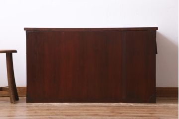 アンティーク家具　和製アンティーク　漆塗り　蝶の飾り金具が印象的な箪笥ローボード(衣装箪笥)