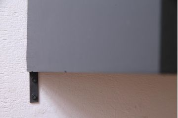 ヴィンテージ家具　イギリスビンテージ　リペイント　シックな色味の引き出し付き吊り戸棚(収納棚、飾り棚)
